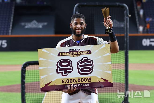 '홈런 1위' 삼성 디아즈, 올스타 홈런더비 우승…