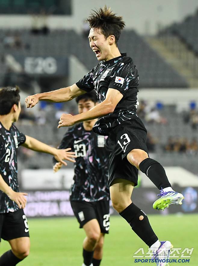 축구 정말 못하는 중국, 불쌍해 죽겠다...'147위' 최약체 홍콩마저 무서워하네