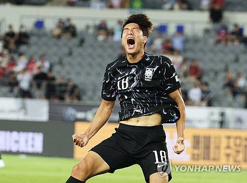 '아버지 이어 태극마크' 이호재, 홍콩전 A매치 데뷔골