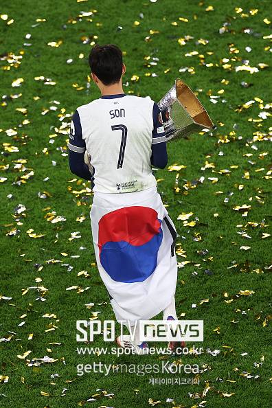 韓 축구 역대급 사건 터진다…손흥민, 토트넘 ‘오피셜’ 공식발표 떴다 “WELCOME BACK SONNY” → 사우디 이적설 놓고 '감독과 직접 면담'