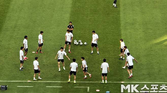 홍콩전과 완전히 다른 ‘4군 내세운’ 일본, 중국에 2-0 완승···‘호소야·모치즈키 연속골’···‘관중 수 1,661명 기록’ [MK용인]