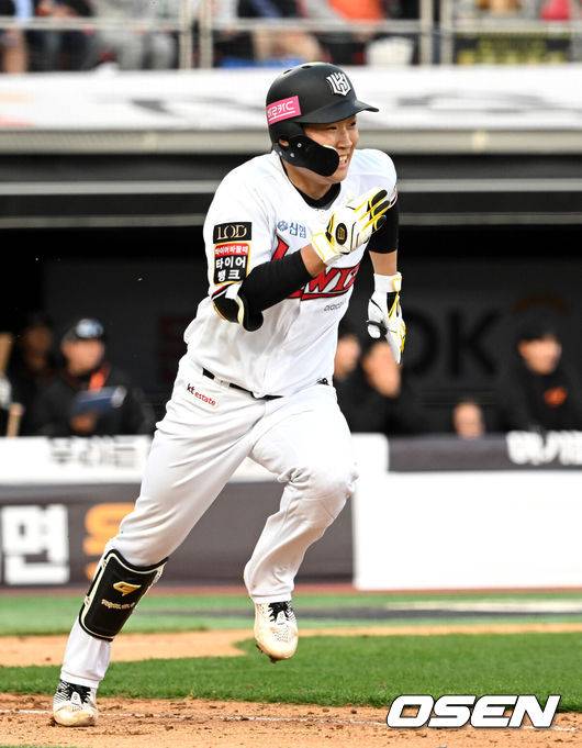 ‘한동희 제치고 타격 1위’ 타율 .433+OPS 1.154 맹폭…이 악문 상병 내야수 “이강철 감독님, 더 잘해서 전역하겠습니다”