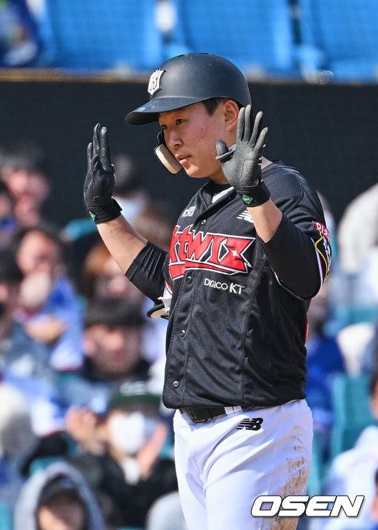‘한동희 제치고 타격 1위’ 타율 .433+OPS 1.154 맹폭…이 악문 상병 내야수 “이강철 감독님, 더 잘해서 전역하겠습니다”