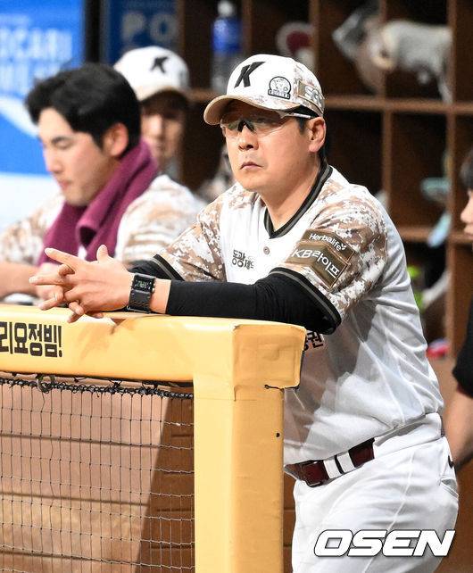 ‘3년 연속 최하위 유력’ 키움, 홍원기 감독과 결별…설종진 2군 감독이 감독대행 맡는다 [단독]