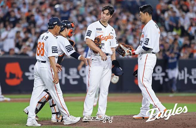 선두 한화도 웃지 못한 ‘전반기 FA 활약상’···LG 이적 장현식 정도 체면치레