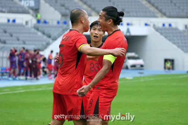 이겼지만 실망스러운 경기력→19개 슈팅에 단 한 골! 중국, 홍콩에 신승…2025 동아시안컵 3위로 마무리