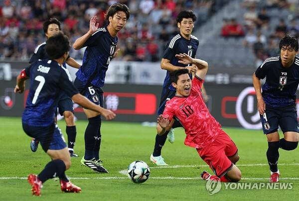 '이게 현실인가' 한일전 실망스러운 경기력 속 전반 0-1 뒤진채 마쳐 [동아시안컵]