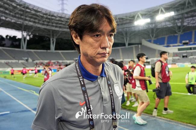 [IN POINT] 도대체 왜 3백이었나...홍명보의 '이상한 3백 고집'→한일전 충격 패배로