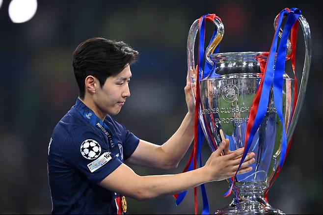 PSG서 버림받은 이강인, 맨체스터 유나이티드 ‘구원의 손길’ 준비…아모링호 구애받고 EPL 입성하나