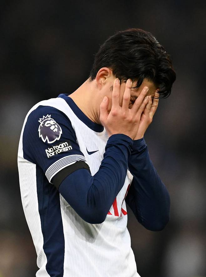 ‘韓 축구 씁쓸한 소식’ “프랭크 감독, 손흥민 없는 미래 구상…토트넘 매각 결단→사우디·미국행 가능성” 英 단독 보도