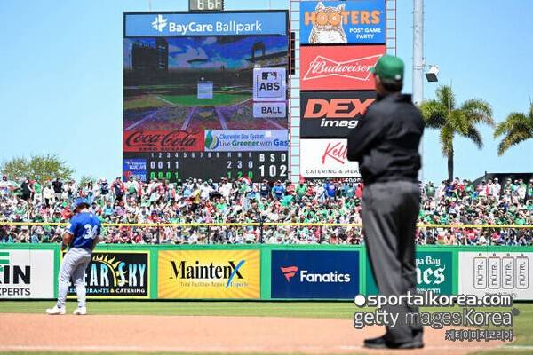 MLB 최강 투수도 결국 손들었다! '볼' 판정→ABS 챌린지→삼진...