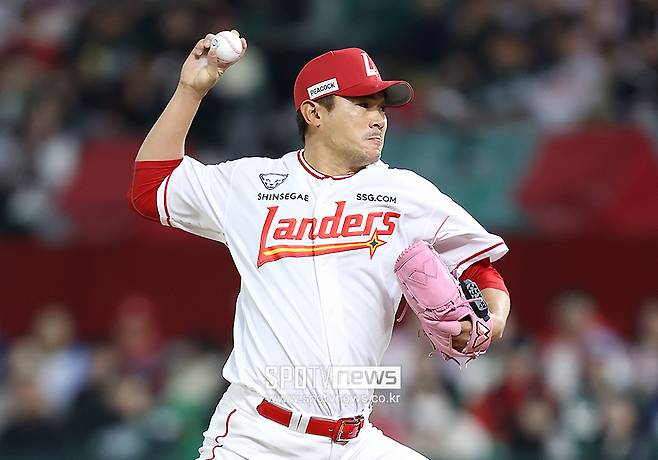 한화 1위 태풍 이끈 김경문, 감독들의 무덤서 1000승 신화 쏜다…KBO 후반기 대기록 잔치 예고