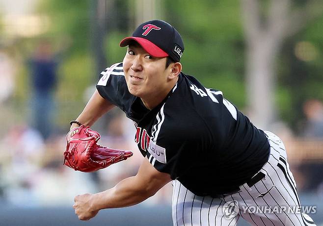 '롯데전 27이닝 연속 무실점' LG 손주영, 감보아와 선발 맞대결
