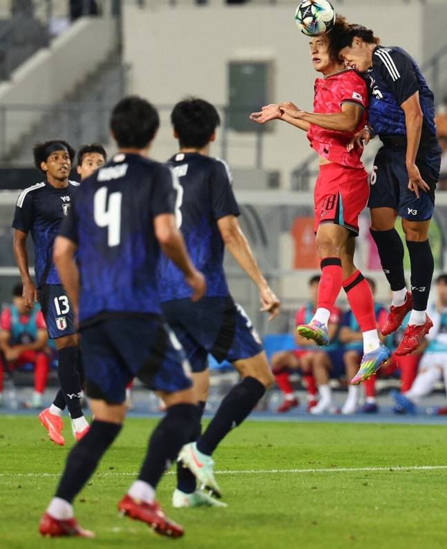 일본이 이렇게 커진 줄도 모르고 홍명보는 계속 롱볼만…日 조롱