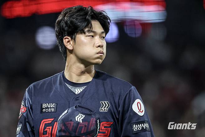 연봉 3100만원의 반란…롯데 156km 공포의 왼손투수는 어떻게 후반기 키플레이어가 됐나
