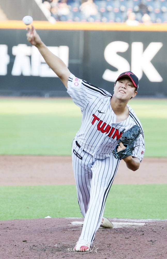 '우주야·현우야 나도 있다' LG는 선발 수업받는 신인이 154㎞ 던진다