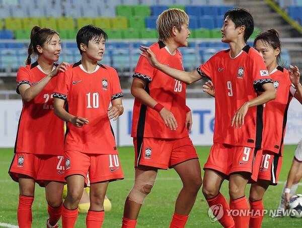 우승 확정골 넣고도 웃지않은 지소연, 민망한 우승이었기에 [동아시안컵]