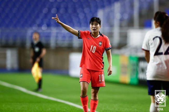 지소연이 해냈다! 한국, 20년 만에 동아시안컵 '미라클 우승'...대만 2-0 제압→日·中 제치고 챔피언 등극