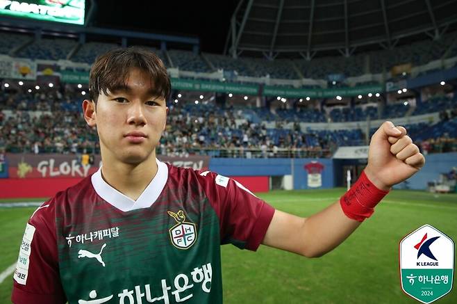 韓 역사상 최악의 '오피셜' 공식발표 터졌다...브라이튼, 윤도영 임대 게시물에 '일본어' 작성→한국 팬들 분노에 영어로 재업로드