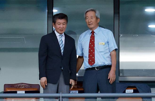 '클럽월드컵 시상식 봤나' 정몽규 회장, 여자대표팀과 함께 동아시안컵 우승 세레머니