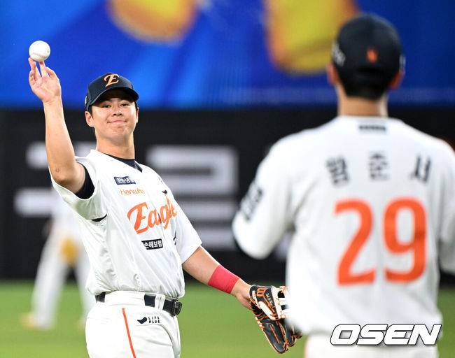 '타율 .387' 정규직 앞둔 임시직 외인도 3주 만에 알아차렸다