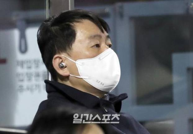 [단독] 'KBO 영구 실격' 이장석 전 대표, 대만 캠프까지 동행했다