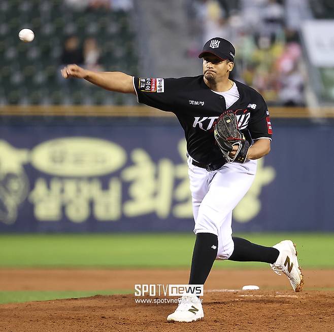 결국 떠나는 KBO 55승 에이스…