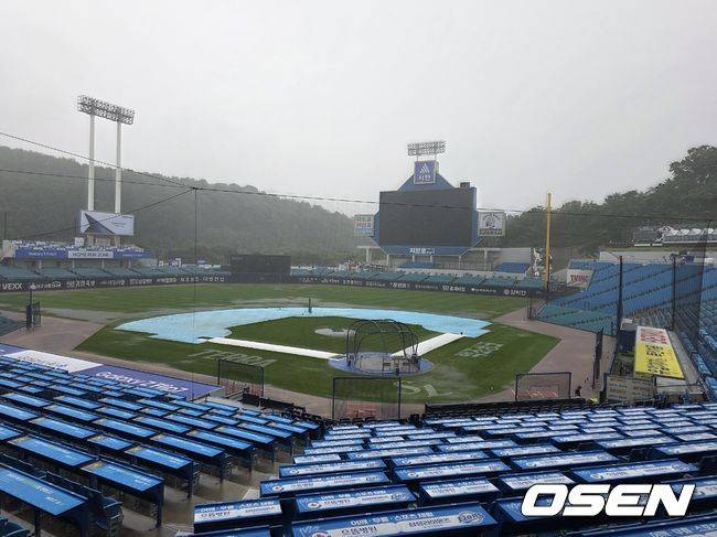삽시간에 야구장이 물바다로…이게 무슨 일이야, 17일 대구 키움-삼성전 우취각 [오!쎈 대구]