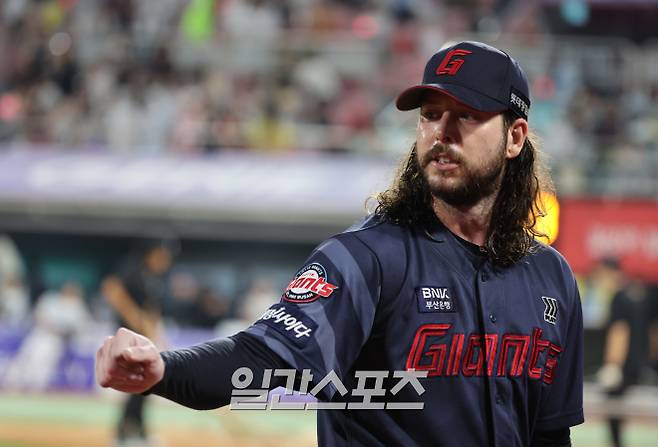 2024시즌 롯데에서 12승, 재계약 불발 뒤 미국행…마이너 계약 옵트아웃 '자유의 몸'