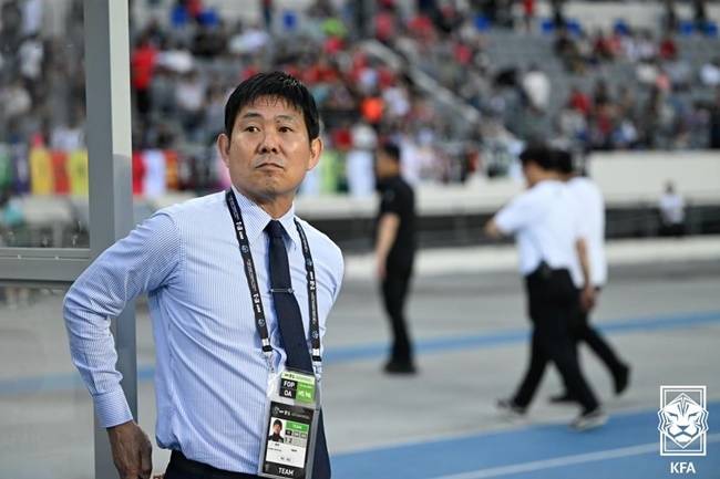 “홍명보호, 현대축구 흐름에 뒤처져…축구력·행정력 밑천 드러나” 신문선 교수가 바라본 동아시안컵 [MK인터뷰]