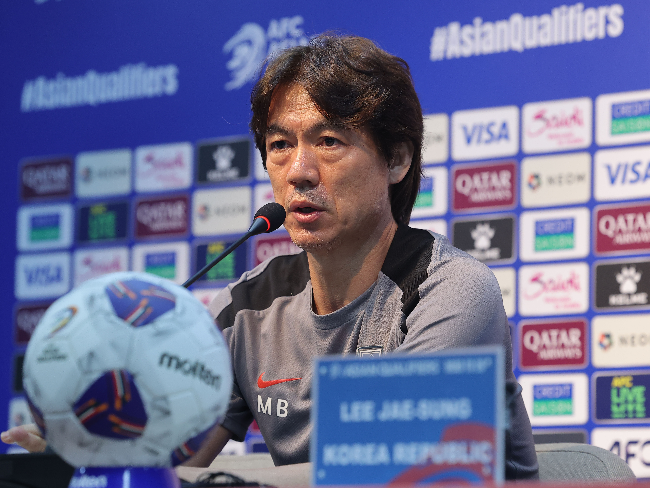“홍명보호, 현대축구 흐름에 뒤처져…축구력·행정력 밑천 드러나” 신문선 교수가 바라본 동아시안컵 [MK인터뷰]