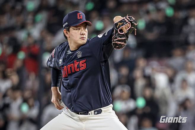 롯데 마무리로 역사 한 획 그은 김원중 “승리에 취해있을 시간 없다”[볼매운동:볼수록 매력있는 운동이야기]