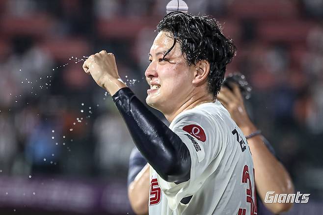 롯데 마무리로 역사 한 획 그은 김원중 “승리에 취해있을 시간 없다”[볼매운동:볼수록 매력있는 운동이야기]