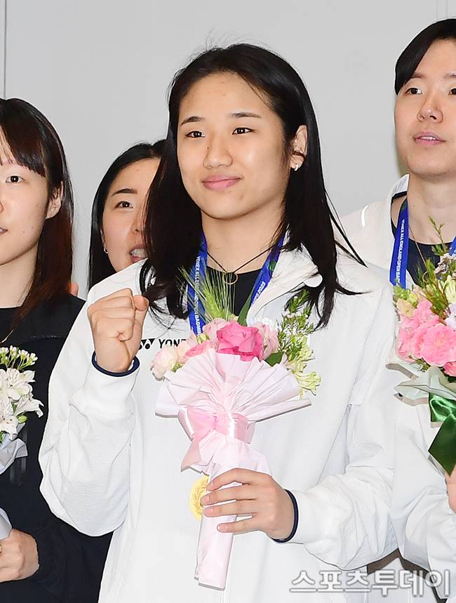 안세영, 시즌 유일 패배 안긴 '숙적' 천위페이에 설욕…일본오픈 준결승 진출