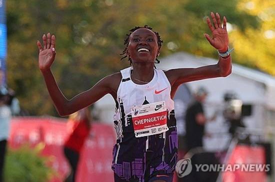 女 마라톤 최초 '2시간10분 벽' 돌파 기적, '약물의 힘'이었나…케냐 루스 체픈게티, 금지약물 양성 반응 징계 돌입