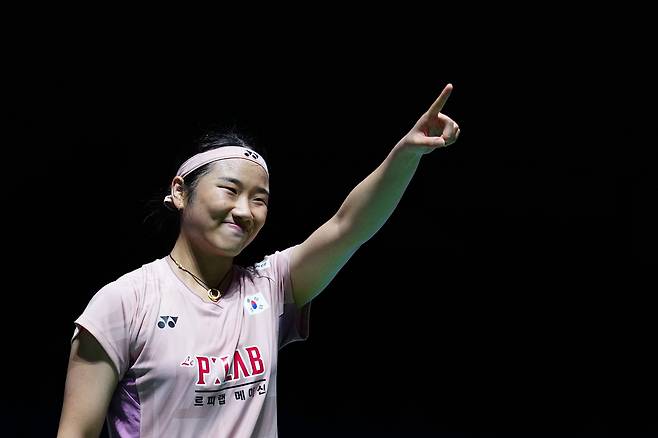 ‘일본의 기대주’가 일 냈다, 세계 랭킹 4위에 42분 만에 2-0 완승, 일본 오픈 4강행, 그런데 다음 상대가 ‘셔틀콕 여제’