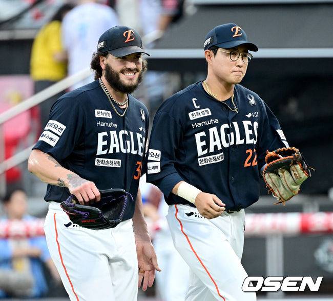 ‘1위 4.5G차 독주’ 한화 왜 우승 적기인가, 90억 캡틴도 묘한 기운을 느낀다 “어리숙했던 선수들, 이제 믿음 생겼다”