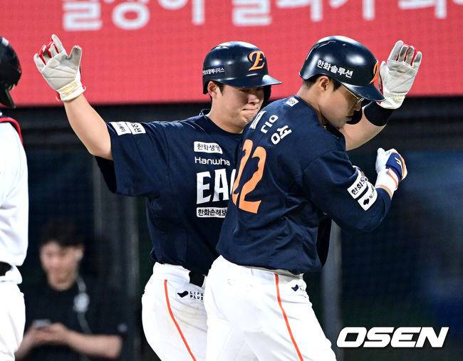 ‘1위 4.5G차 독주’ 한화 왜 우승 적기인가, 90억 캡틴도 묘한 기운을 느낀다 “어리숙했던 선수들, 이제 믿음 생겼다”