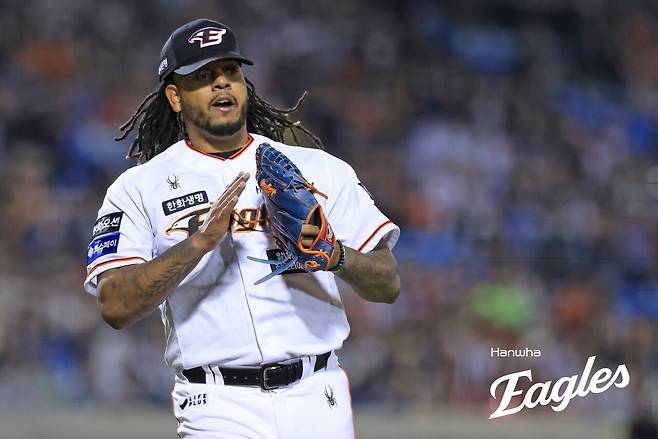 아쉬움 속에 한국 떠난 '문동주 멘토' 前 한화 페냐, 대만리그 폭격...ERA 1.75 'CPBL 1위'