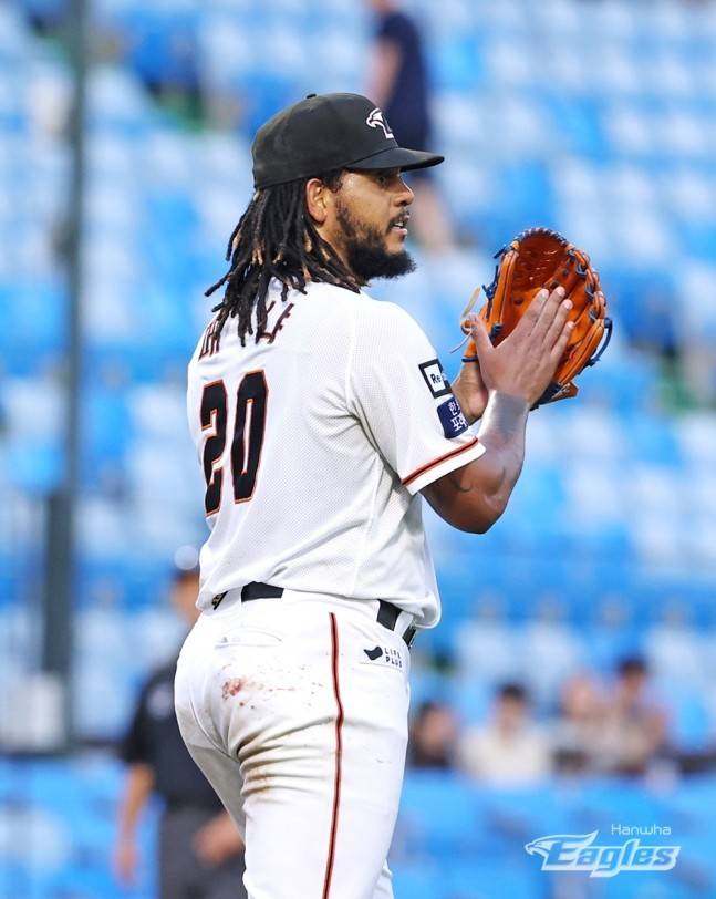 아쉬움 속에 한국 떠난 '문동주 멘토' 前 한화 페냐, 대만리그 폭격...ERA 1.75 'CPBL 1위'