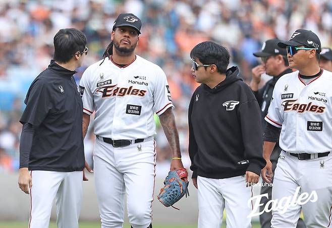 아쉬움 속에 한국 떠난 '문동주 멘토' 前 한화 페냐, 대만리그 폭격...ERA 1.75 'CPBL 1위'
