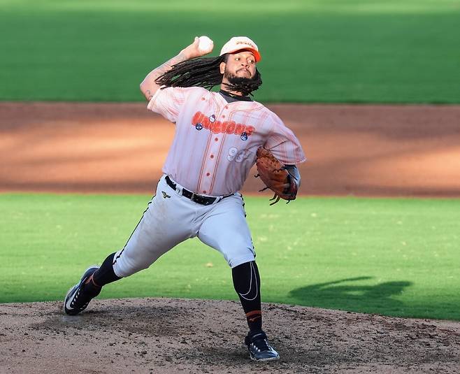 아쉬움 속에 한국 떠난 '문동주 멘토' 前 한화 페냐, 대만리그 폭격...ERA 1.75 'CPBL 1위'