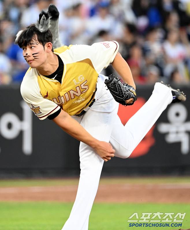 올스타전서 157㎞ 꽂은 고졸신인이 얻은 뜻밖의 소득. '4관왕' 최고 투수와의 만남.