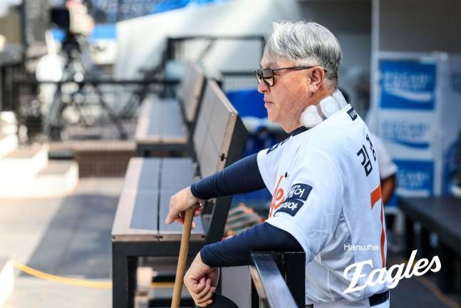 '둘이 합쳐 150억인데' 몸값 못하는 한화 FA, 사령탑은 아직 기대한다