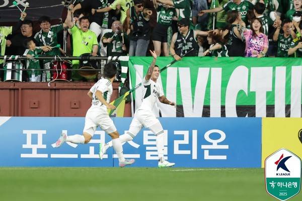 [케리뷰] '기성용 데뷔전 77분' 포항, 먼저 2골 넣고도 '이승우·티아고·홍정호 득점' 전북에 2-3 대역전패
