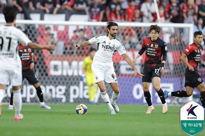 기성용, 포항 데뷔전서 '스승 포옛' 전북에 2-3 대역전패…전북은 공식전 '21G 무패행진'[현장리뷰]