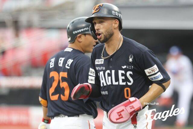 이래서 한화가 택했나…정규직 전환 첫날 안타-안타-안타 대폭발, 한화 팬들이 외쳤다 '리베라토' [MD수원]