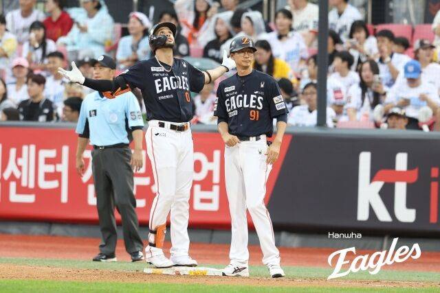 이래서 한화가 택했나…정규직 전환 첫날 안타-안타-안타 대폭발, 한화 팬들이 외쳤다 '리베라토' [MD수원]
