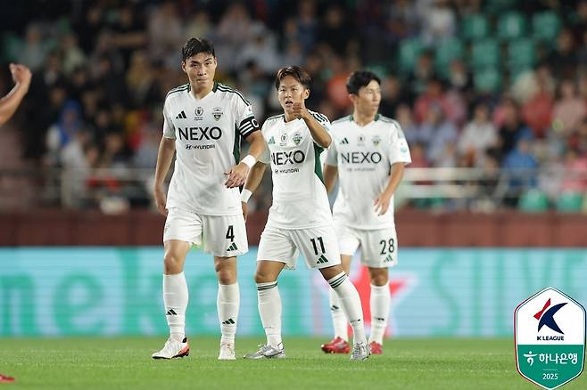 기성용, 포항 데뷔전서 '스승 포옛' 전북에 2-3 대역전패…전북은 공식전 '21G 무패행진'[현장리뷰]