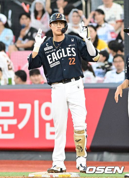 1위 한화 하늘까지 돕는다! ‘노시환 결승홈런’ 한화, KT에 6회 행운의 강우콜드 승리…8연승 선두 독주 [수원 리뷰]